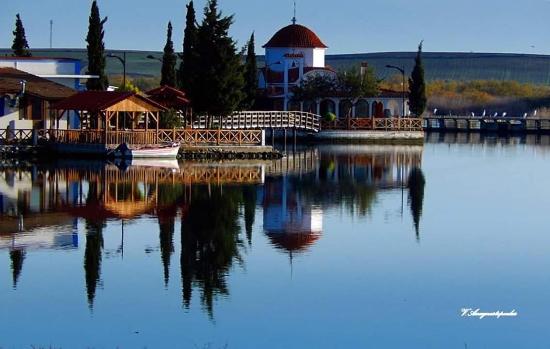 Tzivaeri Hotel Likodhrómion Buitenkant foto
